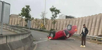 Vuelca automóvil en la zona de Tres Marías, Morelia