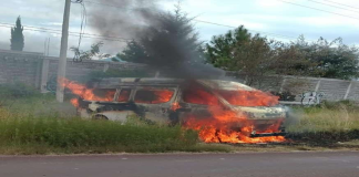 Grupo criminal provoca caos en la Erongarícuaro-Pátzcuaro con incendios de vehículos y bloqueos