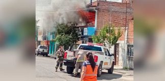 Arde casa habitación en la colonia Obrera de Morelia