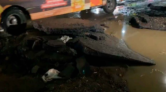 #VIDEO || Destrucción de Pavimento y Coladeras por Fuerza del Agua en la Carretera México – Puebla