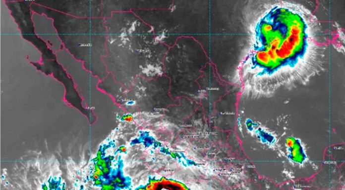 Huracán Lorena se desplaza paralelo a la costa occidental de Baja California Sur