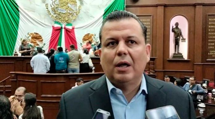 Asegura Guillermo Valencia que federación dolosamente esta dejando sólo a Carlos Manzo contra la lucha del crimen organizado en Uruapan
