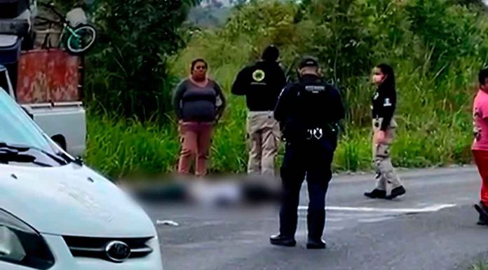 Estudiante mu3r3 al acc1dent4rse en su moto, sobre la carretera Ziracuaretiro-Taretan