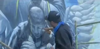 Realizan mural en homenaje a la abuelita Alicia, quien salvó la vida de su nieta en explosión de pipa