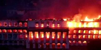 #VIDEO|| Jóvenes en Nepal encienden protestas tras prohibición de redes sociales