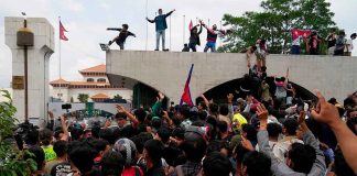 #VIDEO || Histórico levantamiento en Nepal: la juventud toma las calles tras la caída del gobierno