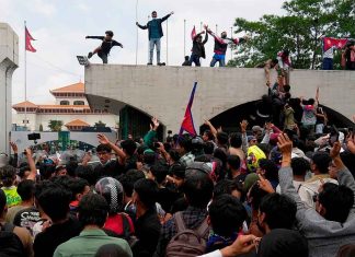 #VIDEO || Histórico levantamiento en Nepal: la juventud toma las calles tras la caída del gobierno