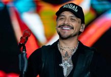 Pese a la lluvia, Christian Nodal le canta a Morelia