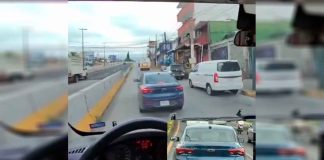 #VIDEO || Conductor obstruye paso a ambulancia rumbo al IMSS 11