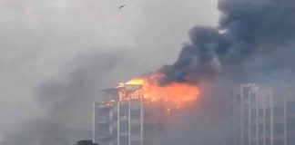 #VIDEO || ¡Caos en Nepal! Incendian el medio más grande por difundir “fake news” durante protestas