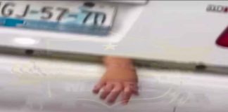 #VIDEO || ¿Broma pesada o algo más oscuro? Reportan una mano saliendo de la cajuela de un auto en Jalisco