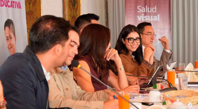 Asegura Ario más de 7 millones de pesos para fortalecer escuelas gracias a la gestión de Yohana Mendoza.