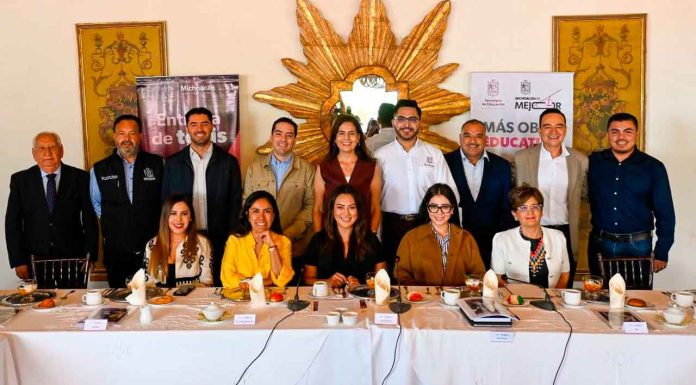 Moni Valdez continúa gestionando obras educativas para Zacapu