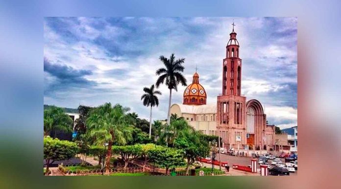 Escuelas de Apatzingán suspenden su participación en el desfile del 22 de octubre ante inseguridad