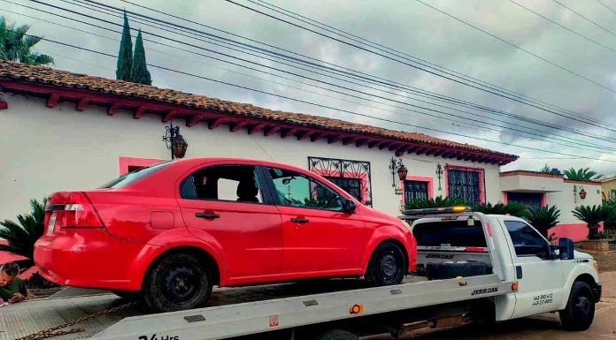 Balean a automovilista en Tacícuaro, Morelia