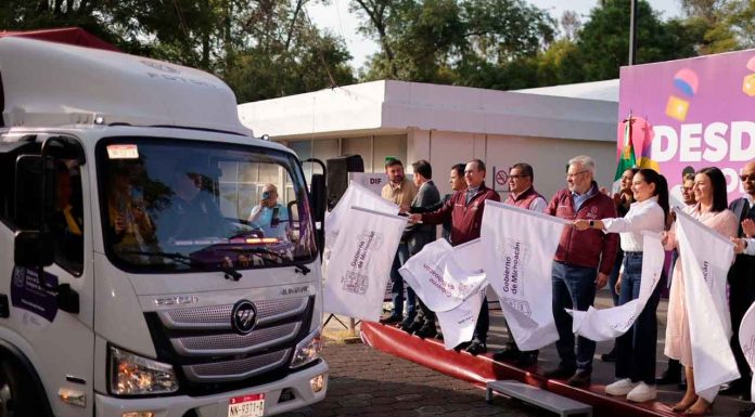 Bedolla da banderazo de salida a 55 toneladas de ayuda para estados afectados por lluvias