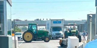 Agricultores toman casetas y bloquean autopista de Occidente en Michoacán