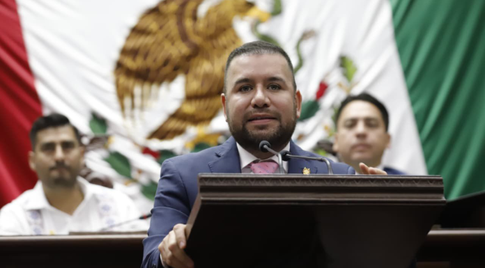 Aprobación de reforma para ser legislador en Michoacán a partir de los 18 años fortalece la democracia: Reyes Galindo