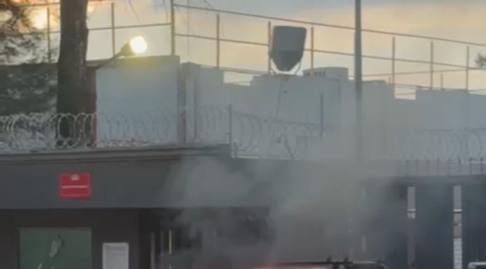 Normalistas de Cherán marchan y queman vehículo a 13 años del 16 de octubre