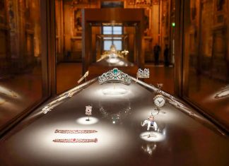 Robo de película en el Museo del Louvre: en solo siete minutos sustraen joyas de “valor incalculable”