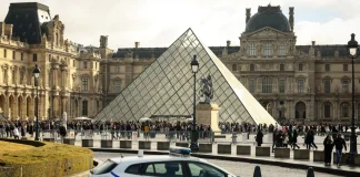 Dos detenidos tras el espectacular robo de joyas en el Louvre de París