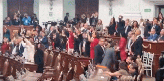 Brugada anuncia fin de carteles inmobiliarios; PAN abandona el pleno