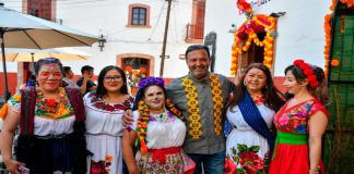 Julio Arreola inaugura el Desfile Artesanal y el Tianguis de la Noche de Ánimas Pátzcuaro 2025