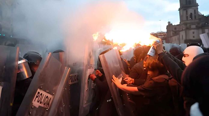 Disturbios en marcha del 2 de octubre dejan 123 personas lesionadas en CDMX