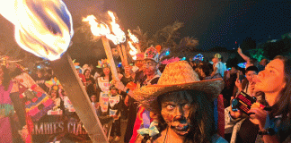 La avenida Madero se llena de muertos vivientes con la Zombie Walk 2025