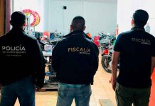 En cateo realizado en Morelia, asegura FGE motocicleta con reporte de robo y otra con alteraciones en sus medios de identificación