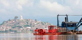 Compesca prepara muelles y canales del lago de Pátzcuaro para Noche de Muertos