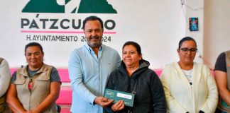 Julio Arreola encabeza la entrega de tarjetas del programa “La Clínica es Nuestra” en la región Pátzcuaro