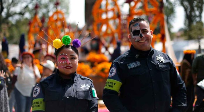 Más de mil 100 agentes vigilan la tradicional Noche de Muertos: Bedolla