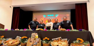Turicato celebra la tercera edición del Festival del Pan con el pan de muerto más grande de Michoacán