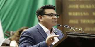 Toño Carreño presenta iniciativa para fortalecer al campo michoacano