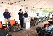 Carlos Soto impulsa la inclusión con entrega de sillas de ruedas en Zamora