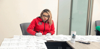 Administración de Yarabí Ávila inicia cruzada de entrega de Títulos Profesionales que estaban en rezago de 1985 a 2022