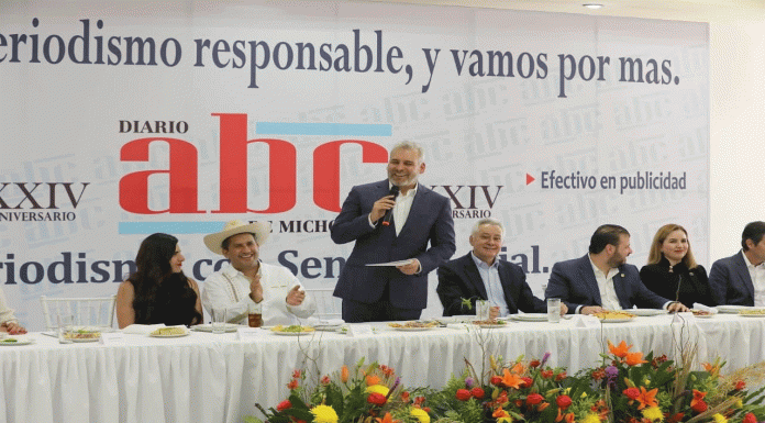 Distingue periódico ABC de Michoacán a Bedolla con reconocimiento Fray Juan de San Miguel
