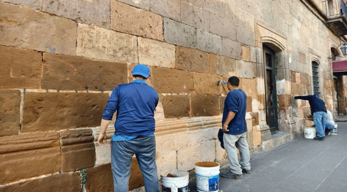Autoridades de Morelia restauran cantera del Centro Histórico tras daños por grafitis
