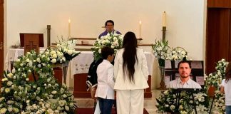 Amigos y familiares despiden a Bernardo Bravo