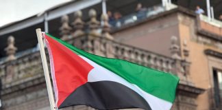 Manifestantes irrumpen en el Festival Internacional de Cine de Morelia exigiendo el fin de relaciones con Israel