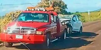 Pareja resulta lesionada tras volcadura en carretera de Buenavista