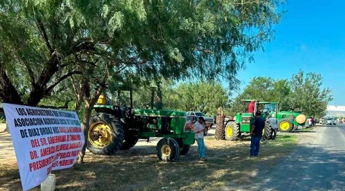 Agricultores bloquean carretera Victoria–Matamoros en Tamaulipas para exigir precios justos