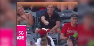 Fanático entrega la pelota a un niño y lo que pasó después fue fabuloso