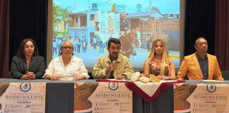 Cabalgata de historia en Charo