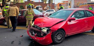 Dos lesionados tras aparatoso choque en municipio