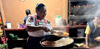 Aprende a preparar corundas en Tzurumútaro con la maestra cocinera Mirella Talavera 🌽✨