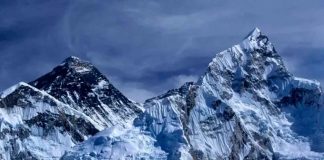 Crisis en el Everest: escaladores atrapados luchan contra el clima extremo