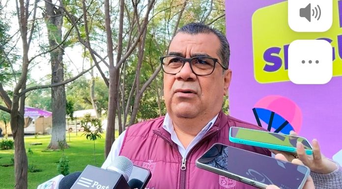 Sin adeudos en el sector salud, afirma Elías Ibarra tras protestas de trabajadores