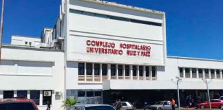 #Video| Mujer da a luz en las escaleras de un hospital en Ciudad Bolívar ante la falta de atención médica
